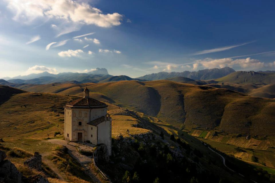 Yoga al Convento di San Colombo - Scopri la tua vera Natura.