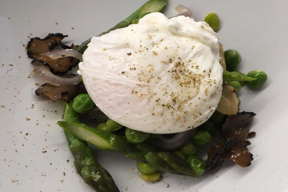 Sapori d'Abruzzo...Uovo in camicia alla Vignaiola e tartufo